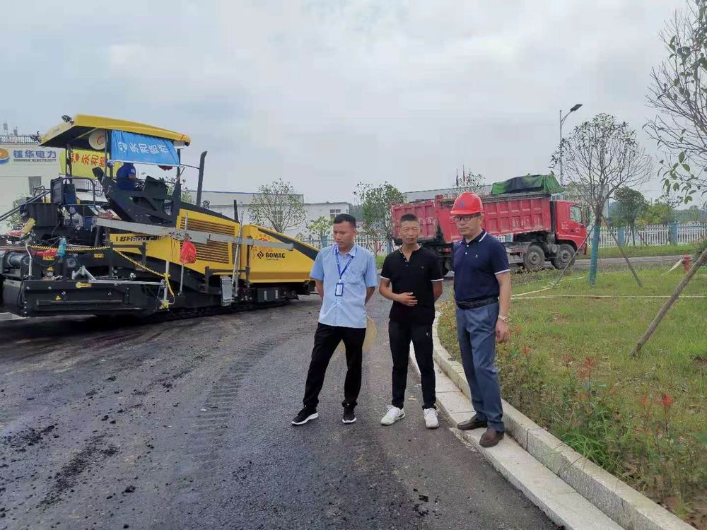 建設精品工程，鑄就行業(yè)名片，集團董事長孔德穩(wěn)蒞臨舜宇光學路面工程檢查指導工作