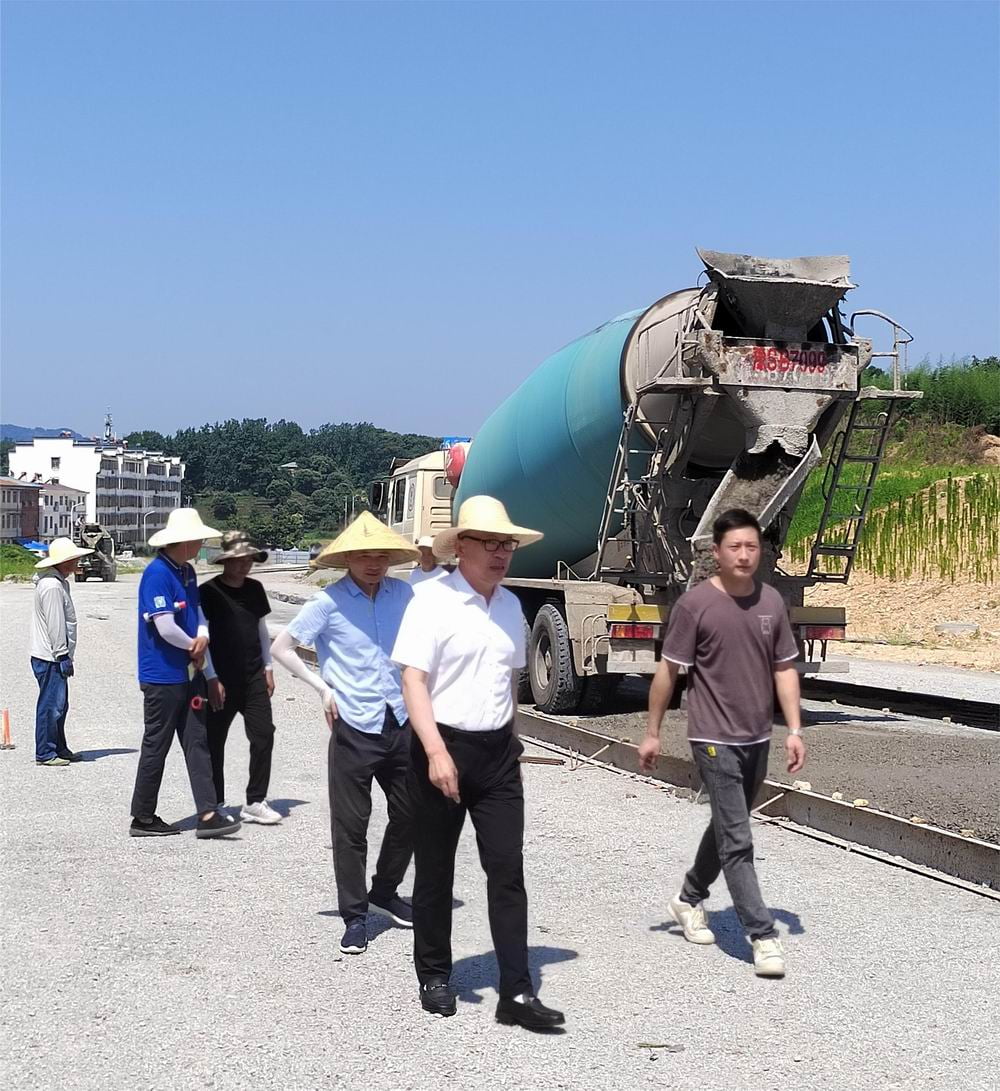 高溫下的堅守 ——河南永和建設(shè)集團董事長孔德穩(wěn)蒞臨項目施工現(xiàn)場考察指導(dǎo)工作