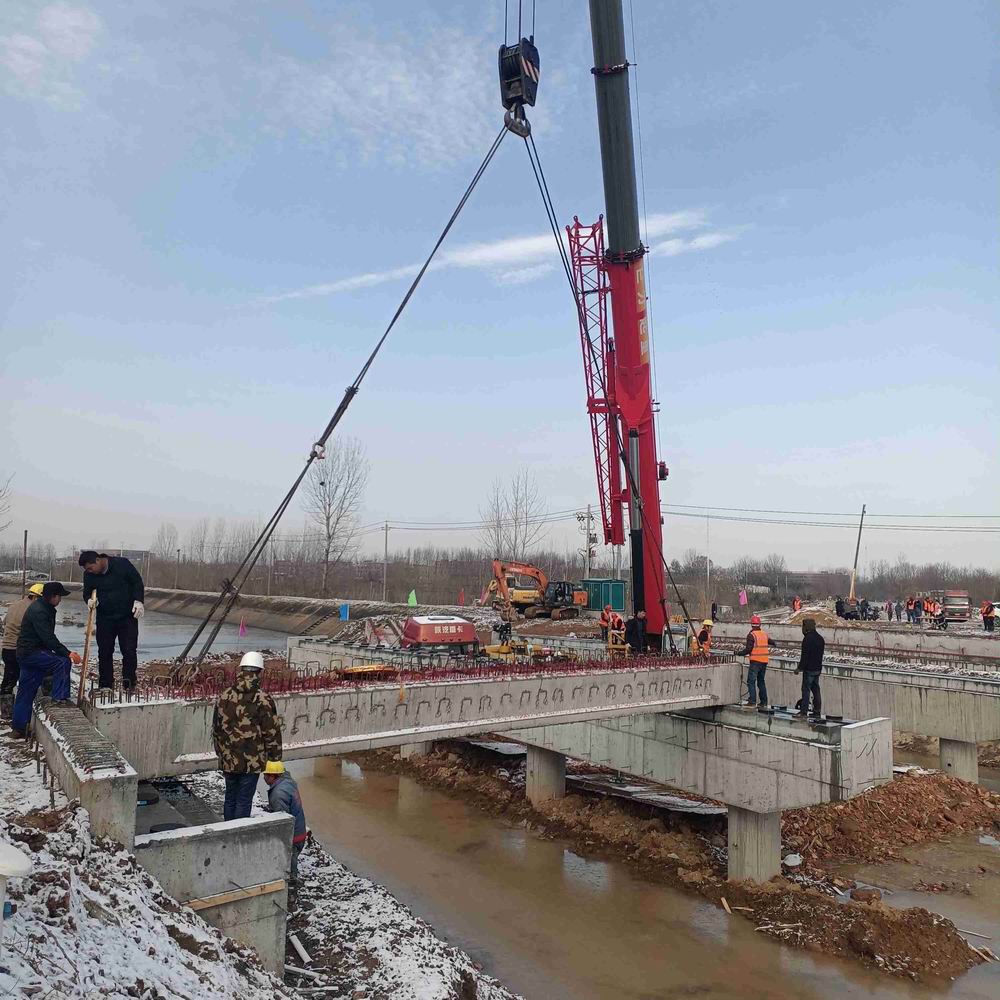 雷山匠谷三橋三路項(xiàng)目之萬(wàn)戶街架梁施工